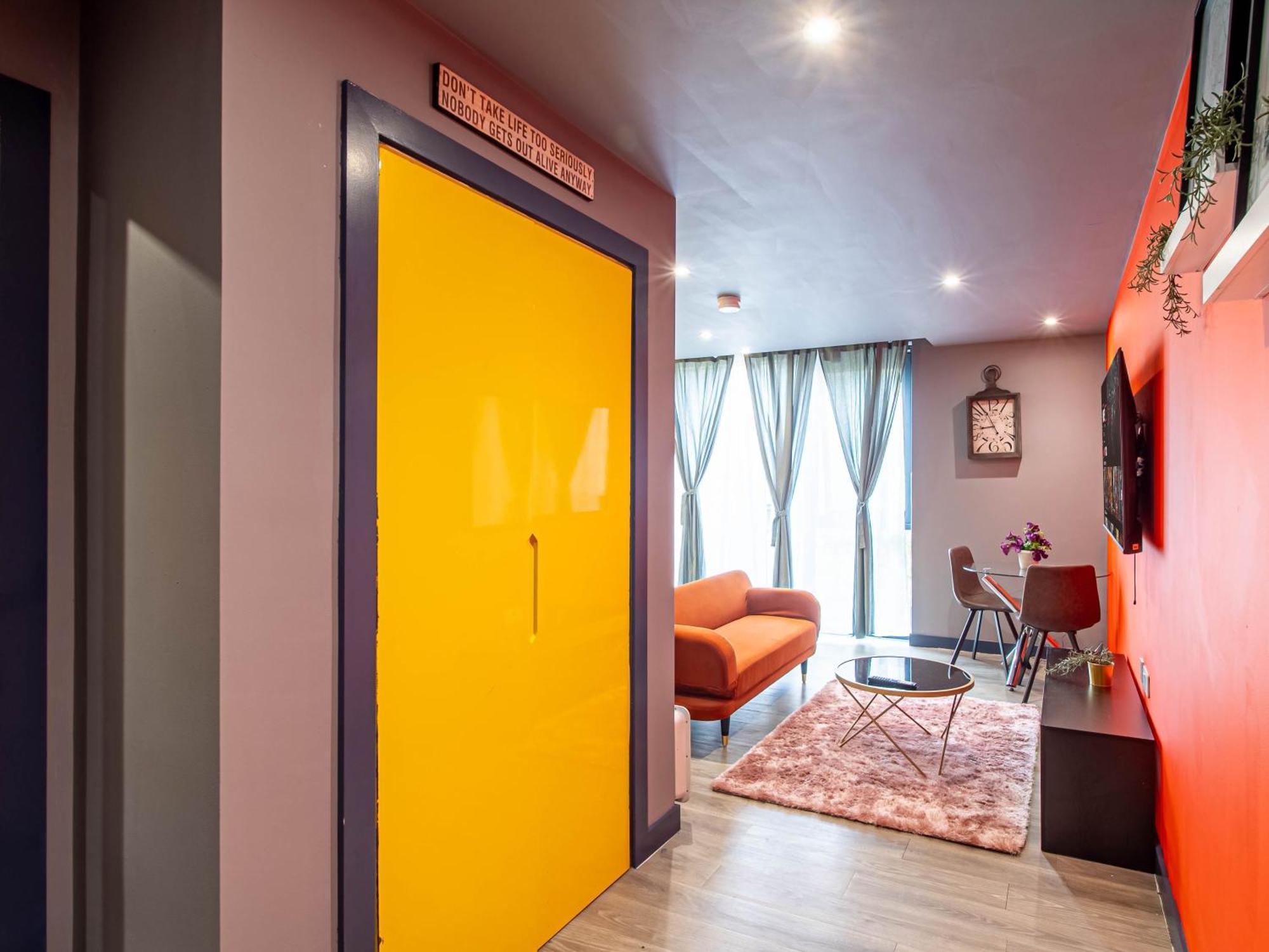 Bright And Spacious In Centre * Sheffield