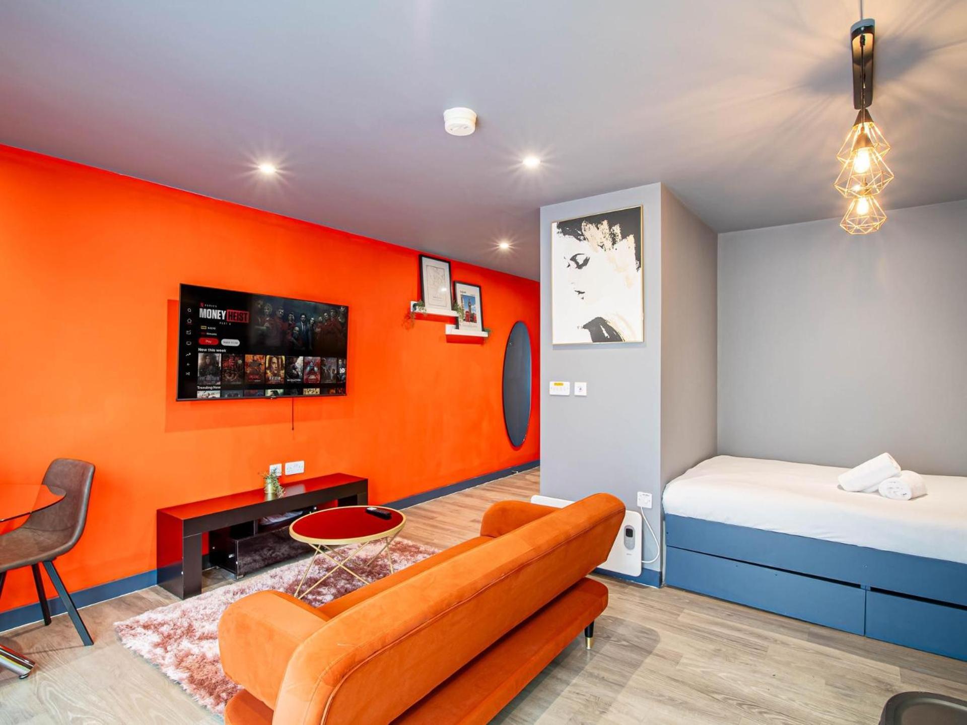 Bright And Spacious In Centre